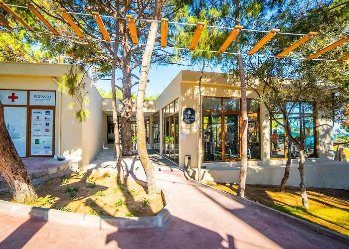 Long Beach Club Nature